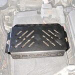 Кріплення на акумулятор для додаткових реле і запобіжників