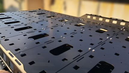 Модуль на поперечки для формування плоскої платформи до багажної системи на дах